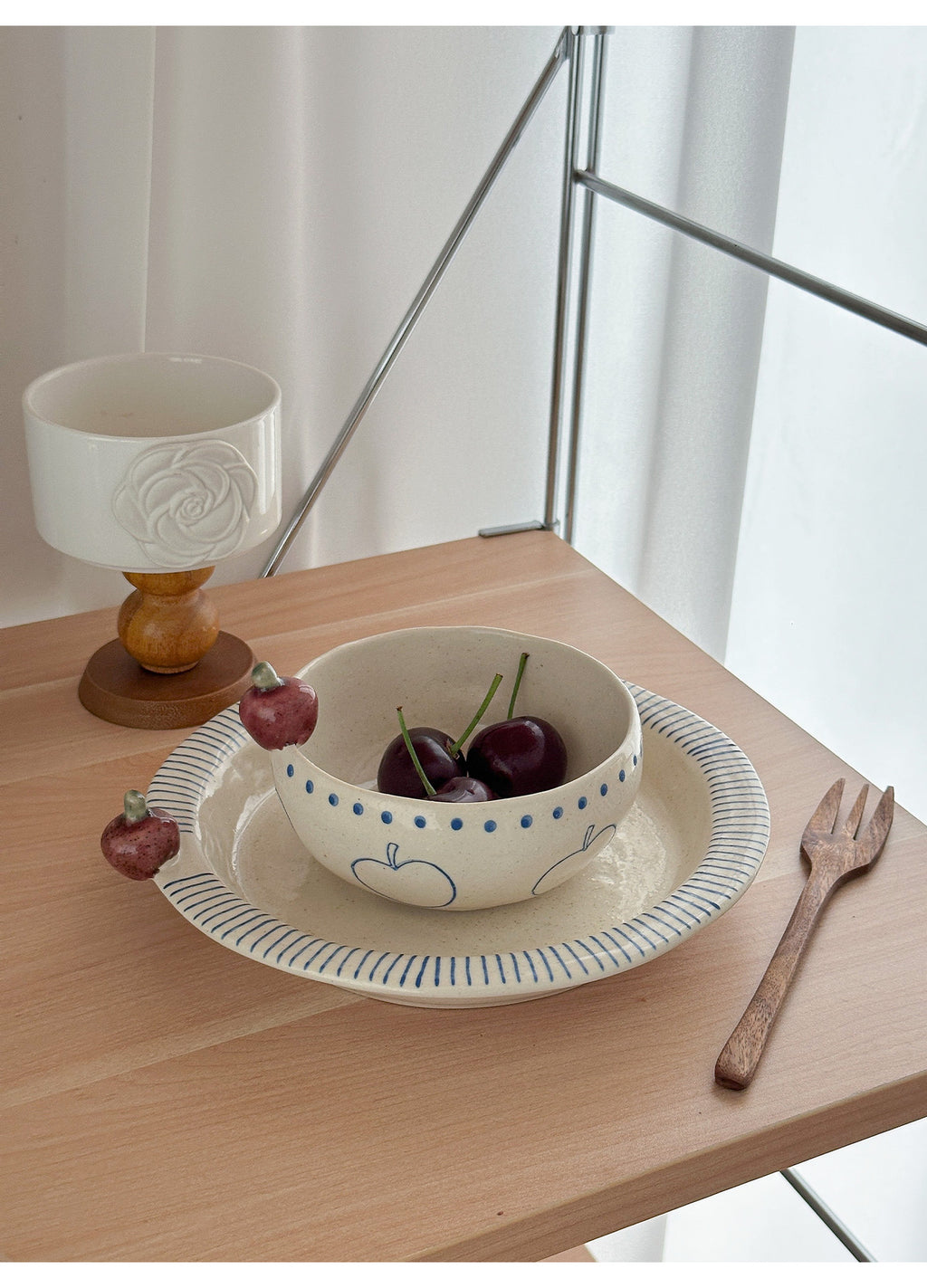 Orii Apple Hand-Painted Stoneware Bowl – Cereal & Yogurt